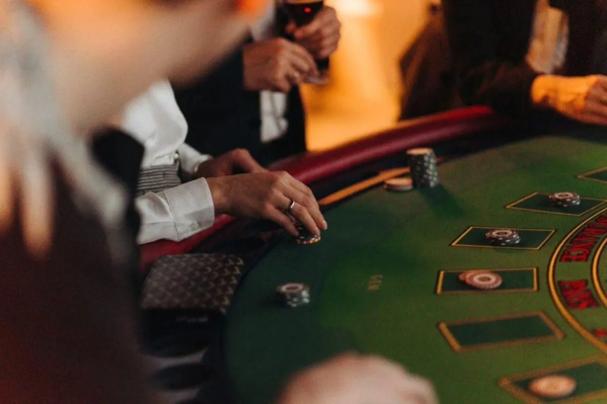 so sánh casino trực tuyến với casino truyền thống